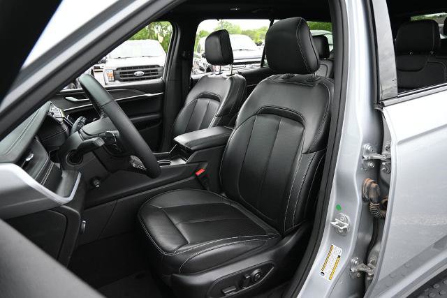 Used 2024 Jeep Grand Cherokee L Limited w/ Luxury Tech Group II AWD/4WD image 21