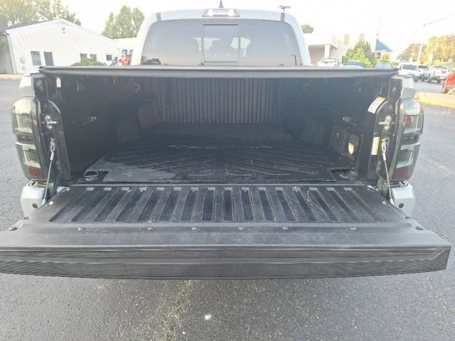 Used 2020 Toyota Tacoma TRD Sport w/ TRD Premium Sport Package AWD/4WD image 16