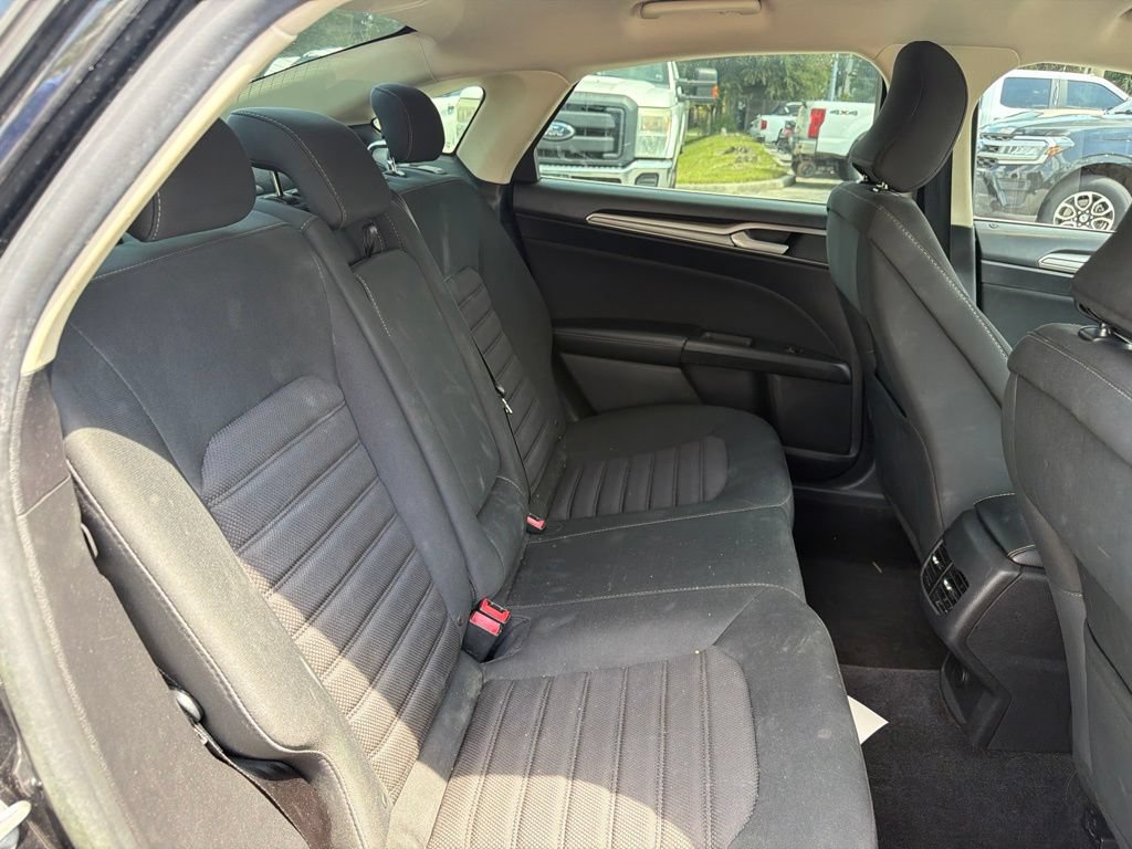 Certified 2018 Ford Fusion SE w/ Fusion SE Technology Package FWD image 9