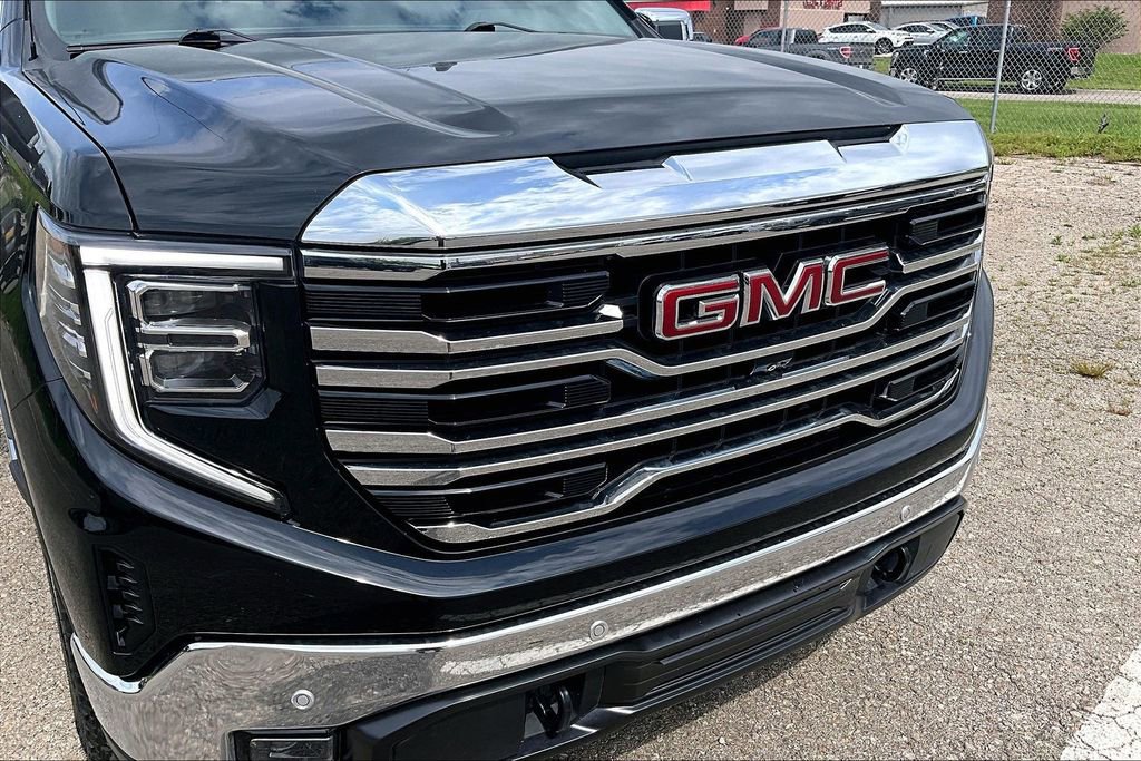 Used 2022 GMC Sierra 1500 SLT w/ SLT Premium Plus Package AWD/4WD image 29