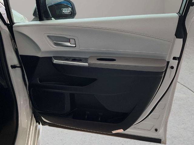 Used 2025 Toyota Sienna XLE FWD image 21
