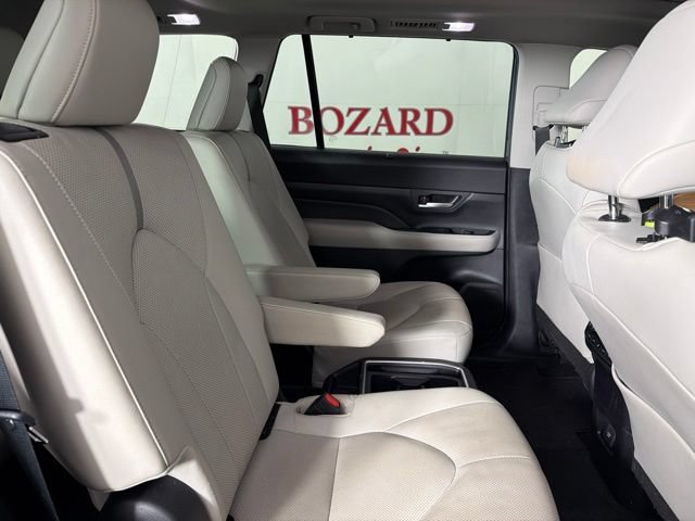 Used 2024 Toyota Grand Highlander AWD image 32