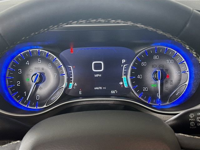 Used 2022 Chrysler Pacifica Touring-L image 12
