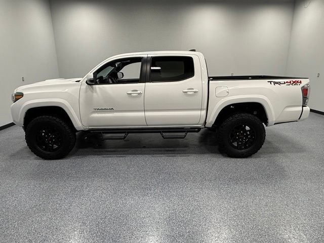Used 2020 Toyota Tacoma TRD Sport w/ TRD Premium Sport Package AWD/4WD image 8