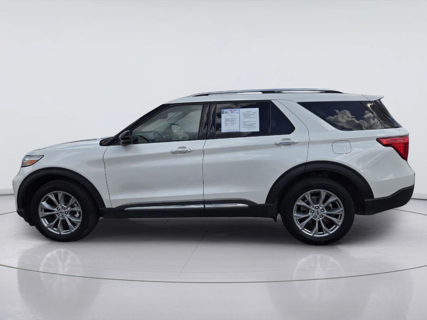 Certified 2023 Ford Explorer Limited w/ Equipment Group 301A AWD/4WD image 4