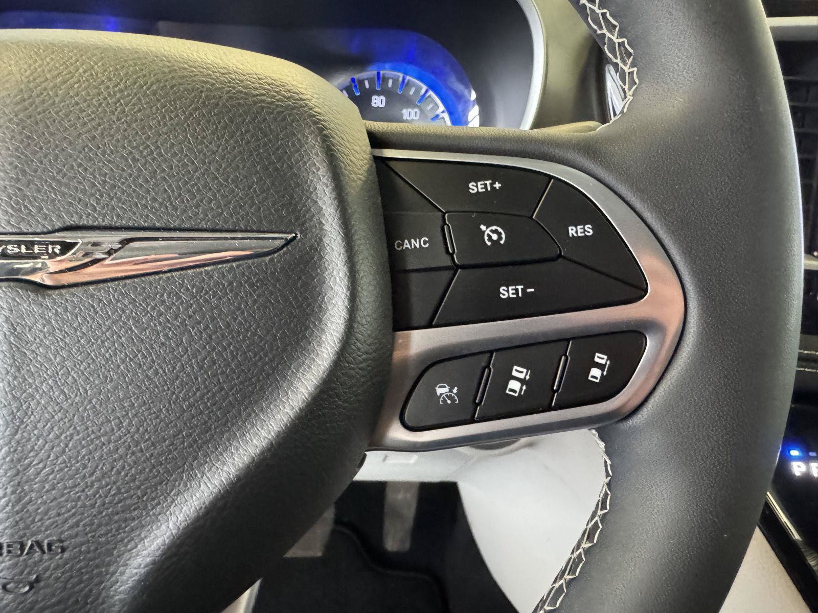 Used 2022 Chrysler Pacifica Touring-L AWD/4WD image 14