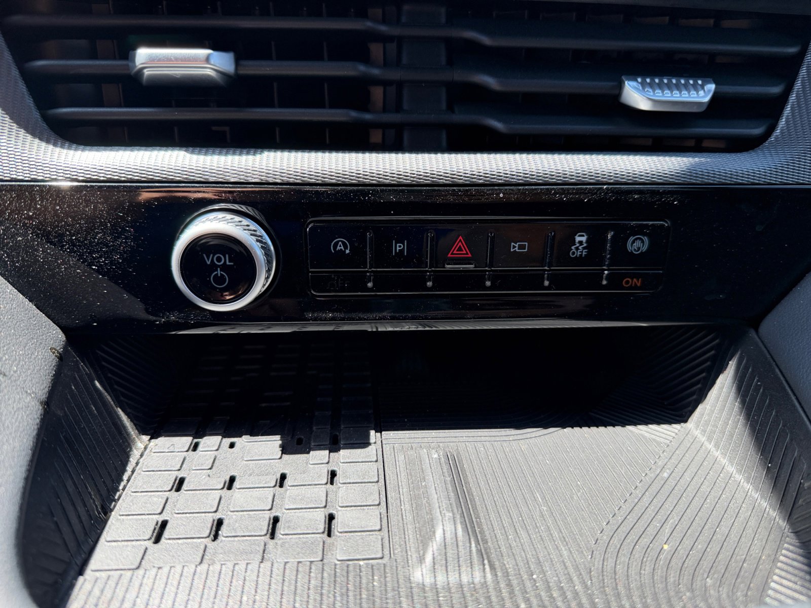 Certified 2025 Ford Explorer ST-Line w/ Premium Package RWD image 26