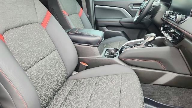 Used 2024 Chevrolet Colorado Z71 w/ Z71 Convenience Package 2 AWD/4WD image 31