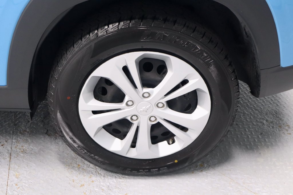 Used 2025 Chevrolet Trax LS FWD image 18