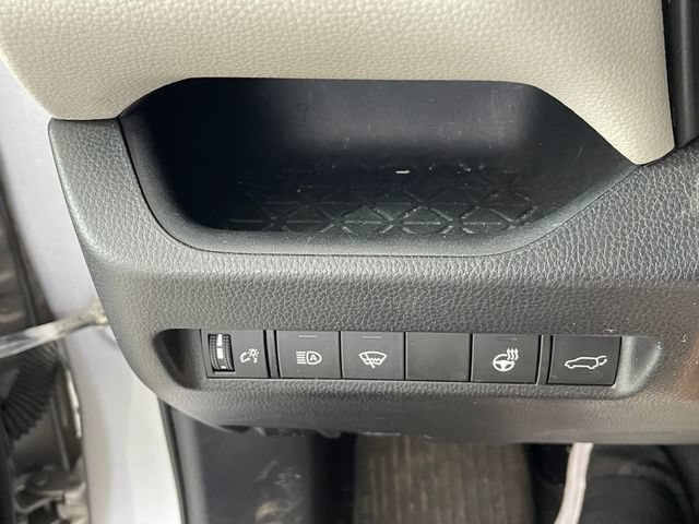 Used 2021 Toyota RAV4 XLE w/ Convenience Package AWD/4WD image 10