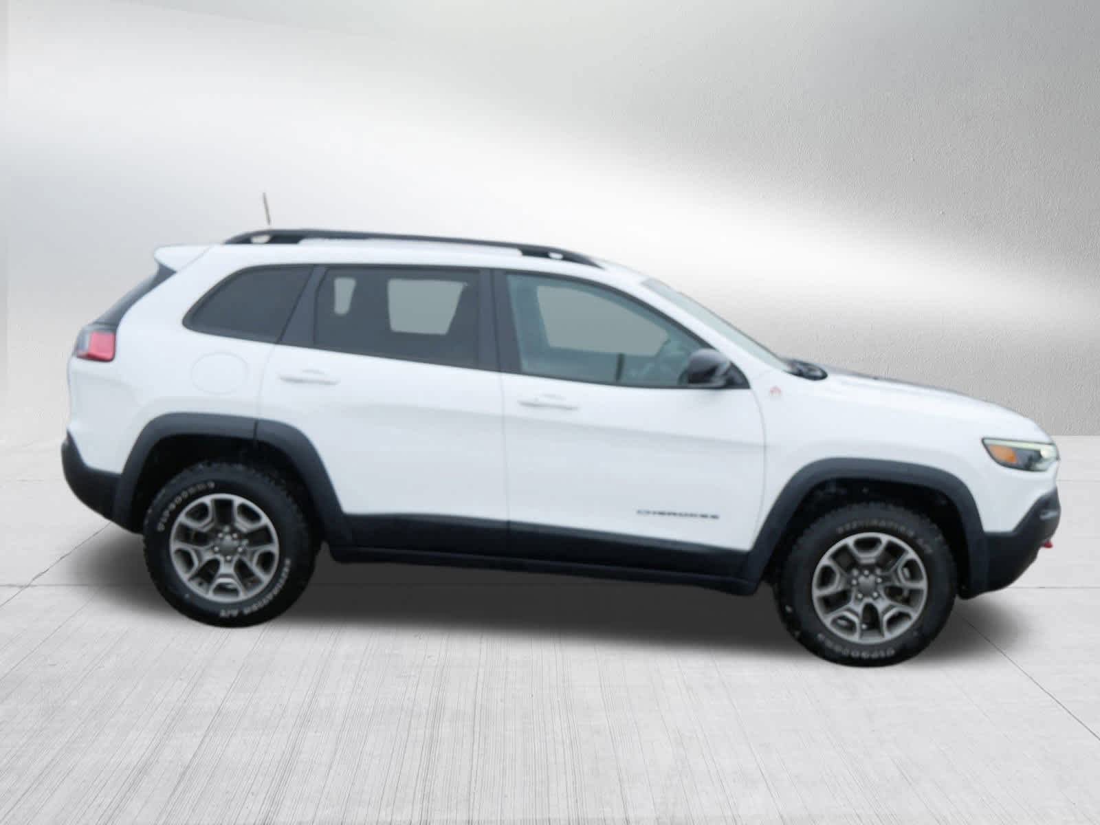 Used 2022 Jeep Cherokee Trailhawk image 12