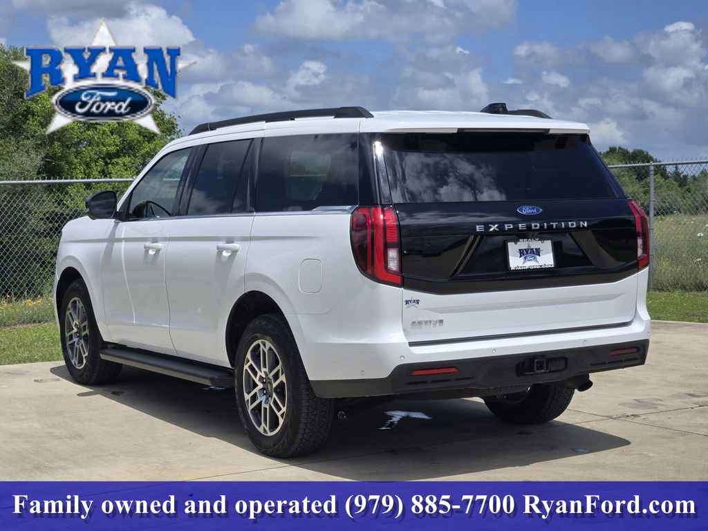 Certified 2025 Ford Expedition Active AWD/4WD image 4