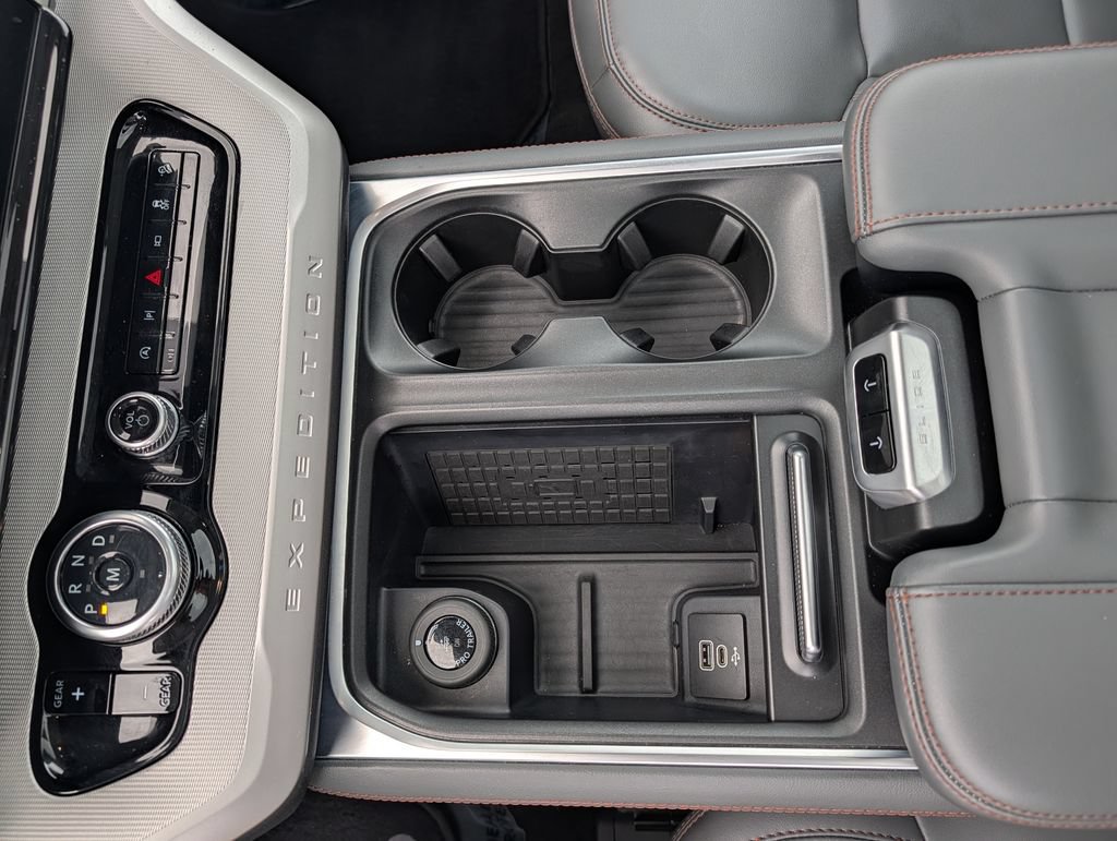 Certified 2025 Ford Expedition Active AWD/4WD image 10