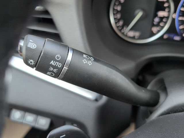 Used 2022 Buick Enclave Avenir w/ Avenir Technology Package FWD image 27