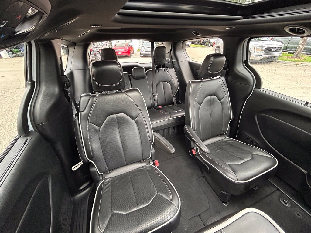 Used 2026 Chrysler Pacifica Limited FWD image 31