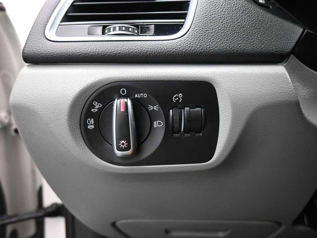 Used 2018 Audi Q3 2.0T Premium w/ Convenience Package image 14