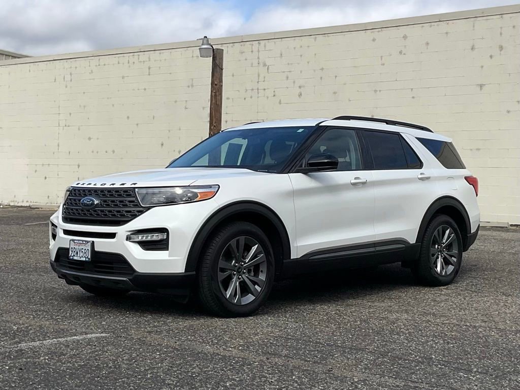 Certified 2022 Ford Explorer XLT w/ Equipment Group 202A image 2