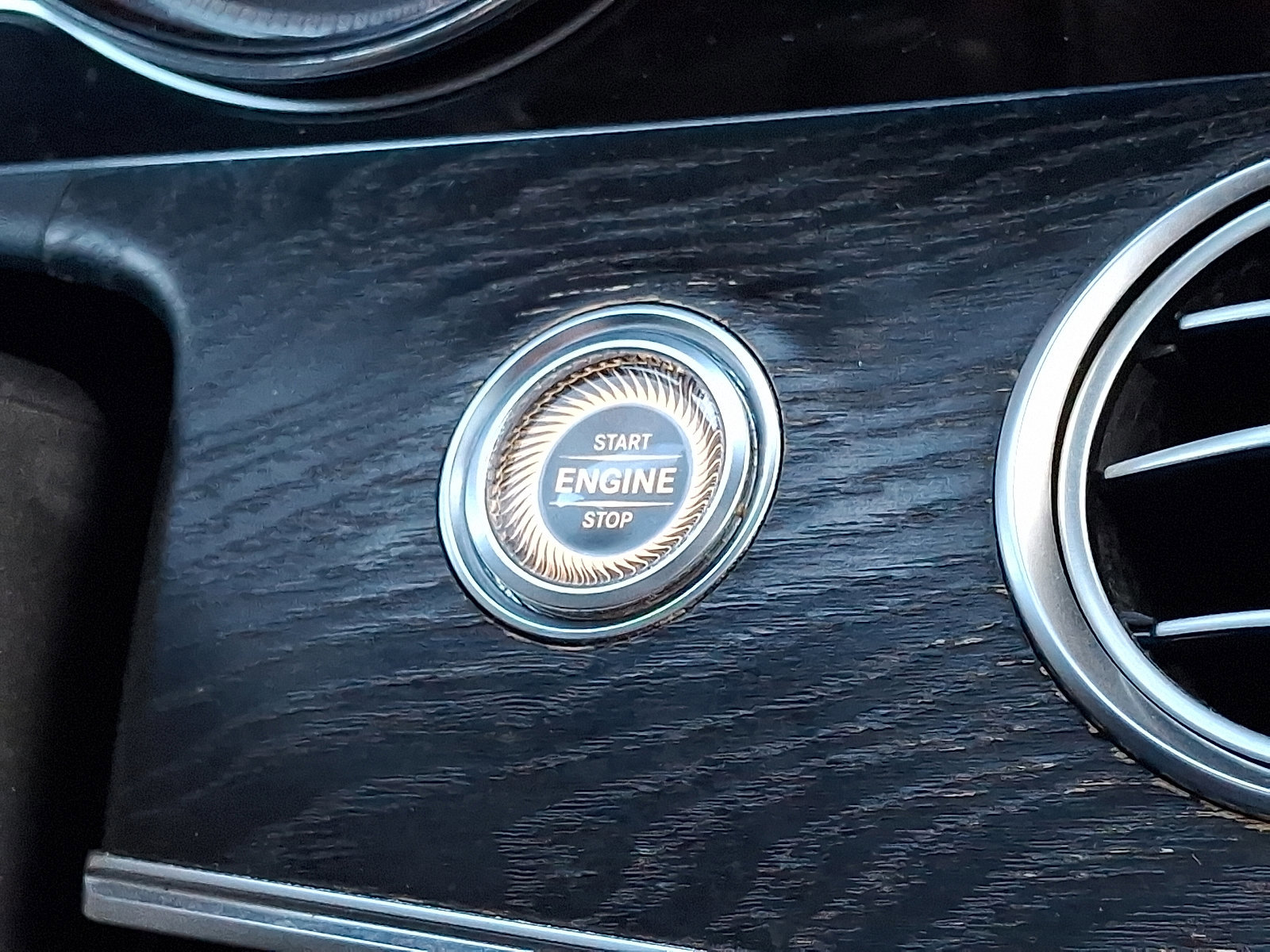 Used 2018 Mercedes-Benz E 300 4MATIC image 27