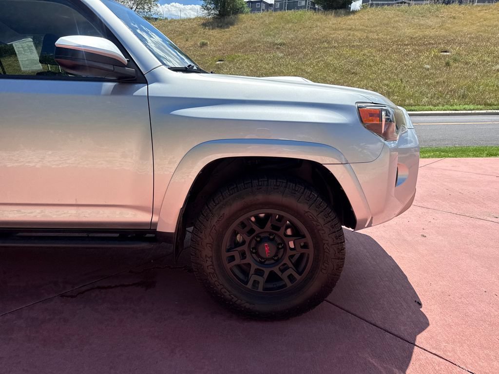 Used 2022 Toyota 4Runner TRD Off-Road AWD/4WD image 33