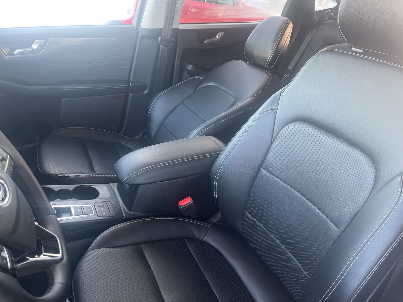 Certified 2022 Ford Escape Titanium w/ Class II Trailer Tow Package image 11