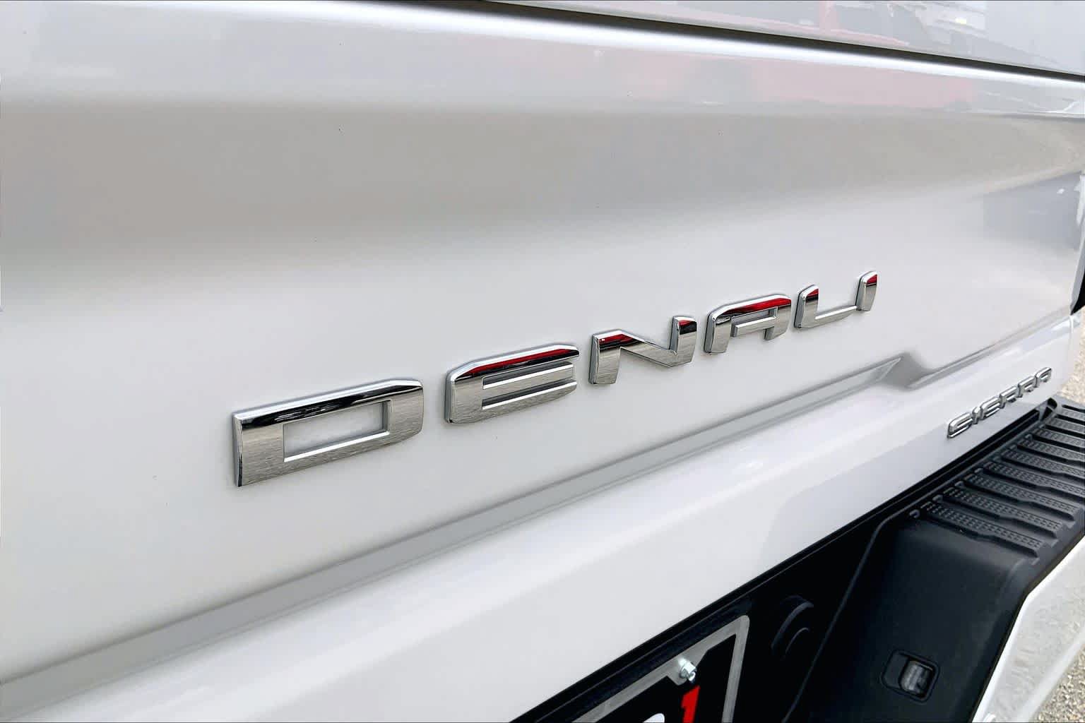 Used 2024 GMC Sierra 2500 Denali Ultimate AWD/4WD image 10