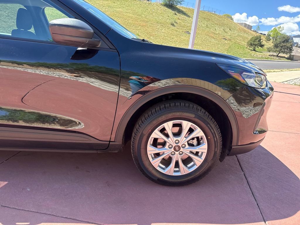 Certified 2025 Ford Escape Active AWD/4WD image 31