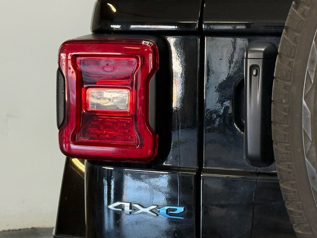 Used 2023 Jeep Wrangler Unlimited Sahara w/ Cold Weather Group image 13