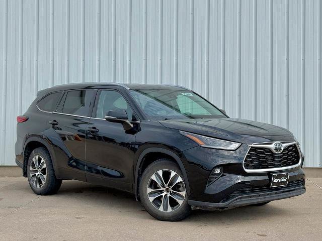 Used 2021 Toyota Highlander XLE AWD/4WD image 8
