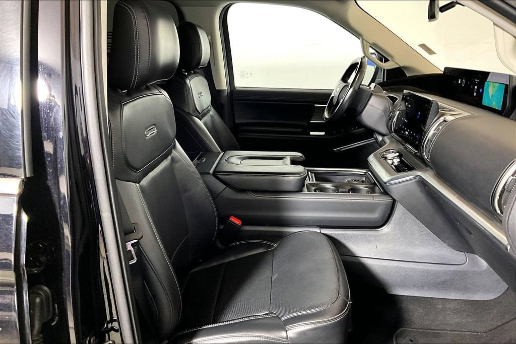 Certified 2025 Ford Expedition Platinum AWD/4WD image 6
