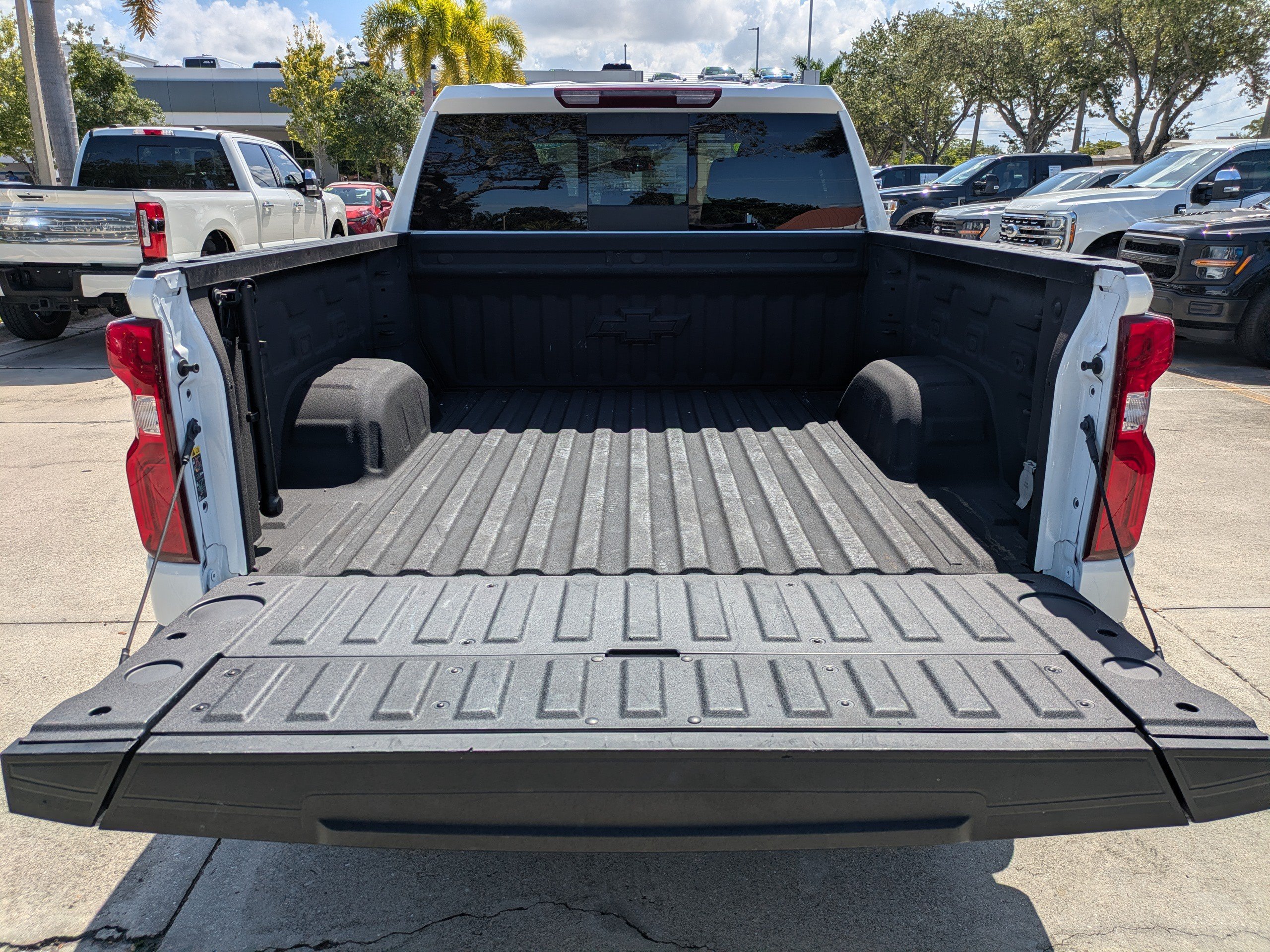 Used 2025 Chevrolet Silverado 1500 RST w/ Convenience Package II AWD/4WD image 13