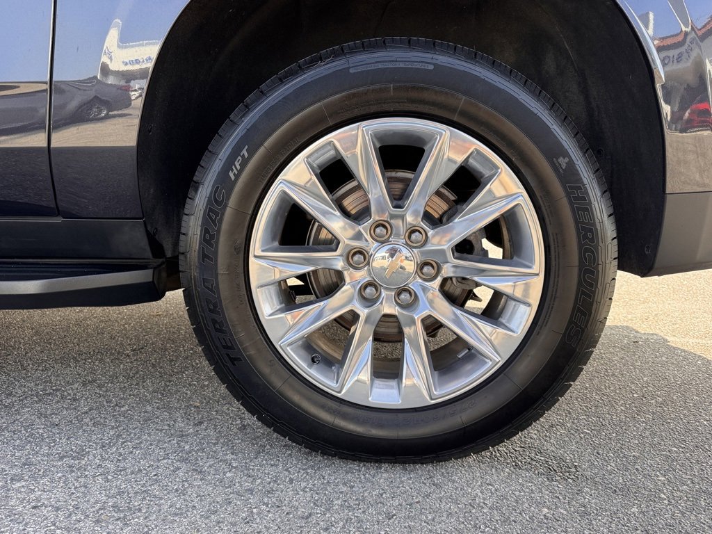 Used 2023 Chevrolet Suburban Premier image 15