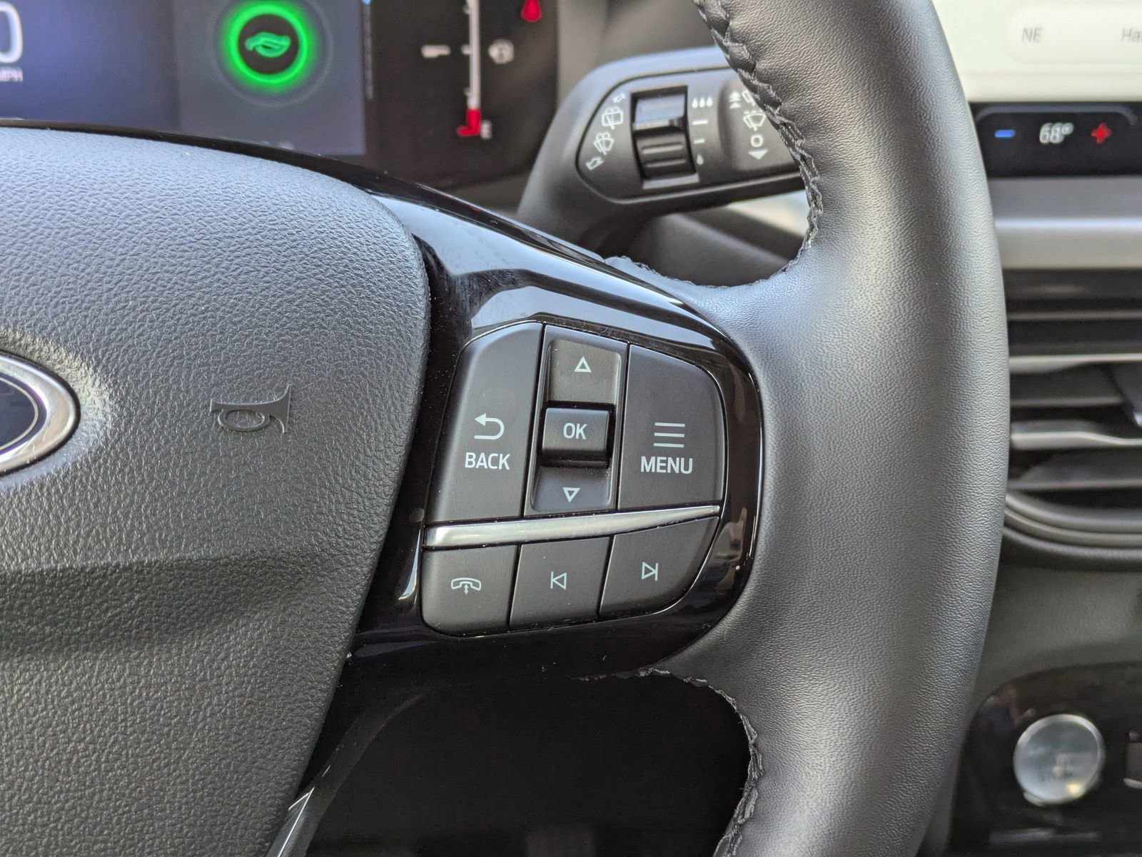 Certified 2025 Ford Escape SE FWD image 26