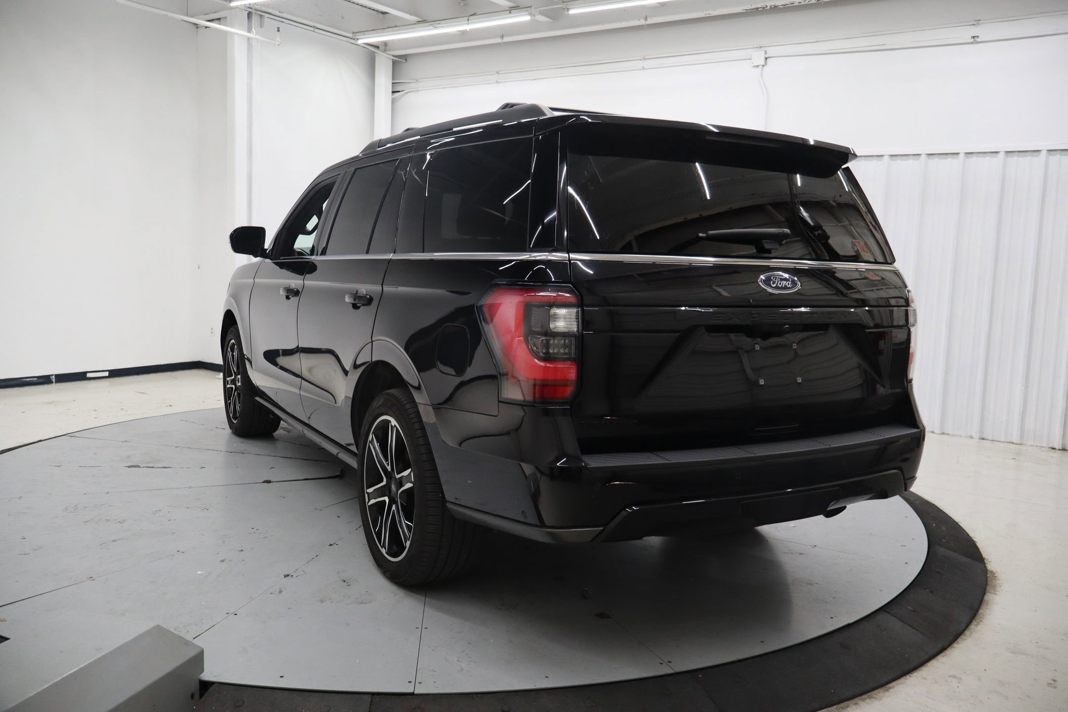 Certified 2020 Ford Expedition Limited image 3