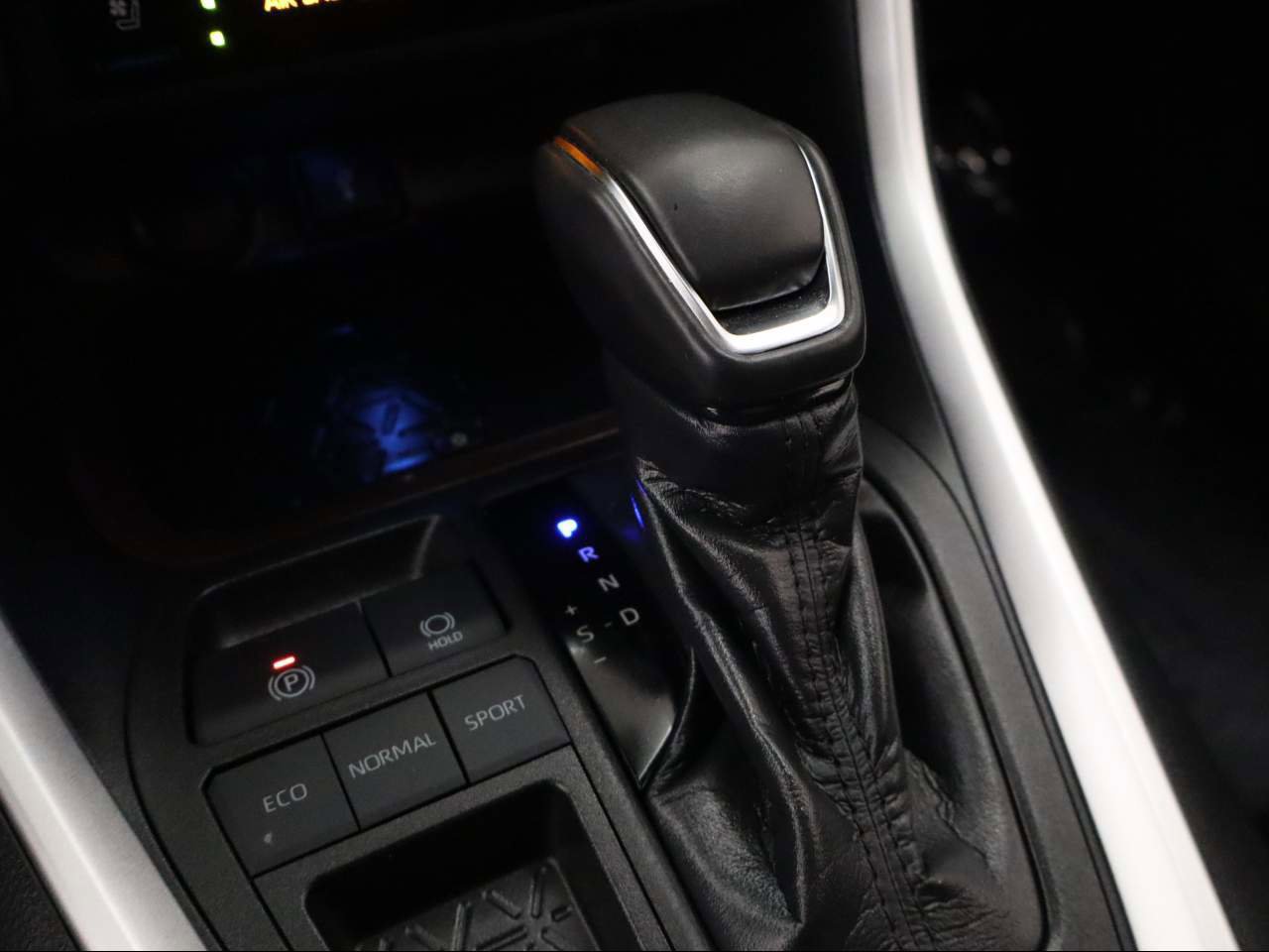 Used 2021 Toyota RAV4 Limited image 14