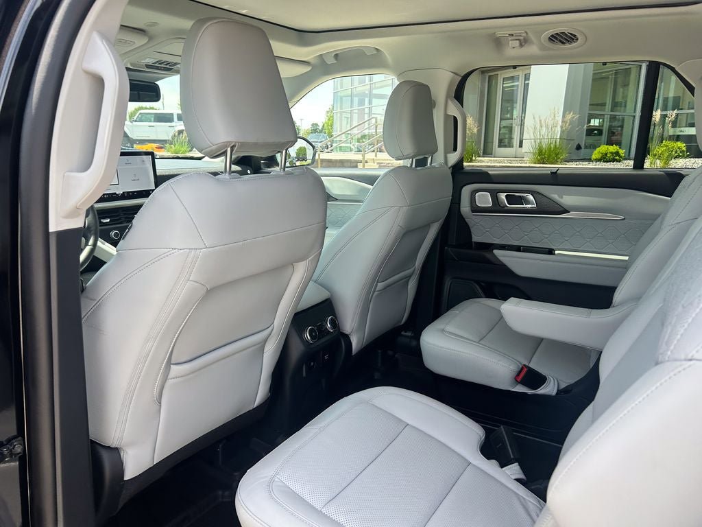 Certified 2025 Ford Explorer Platinum w/ Ultimate Package AWD/4WD image 15