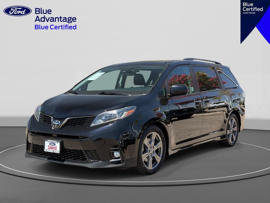 Used 2018 Toyota Sienna SE Premium w/ Carpet Mat Package FWD image 1