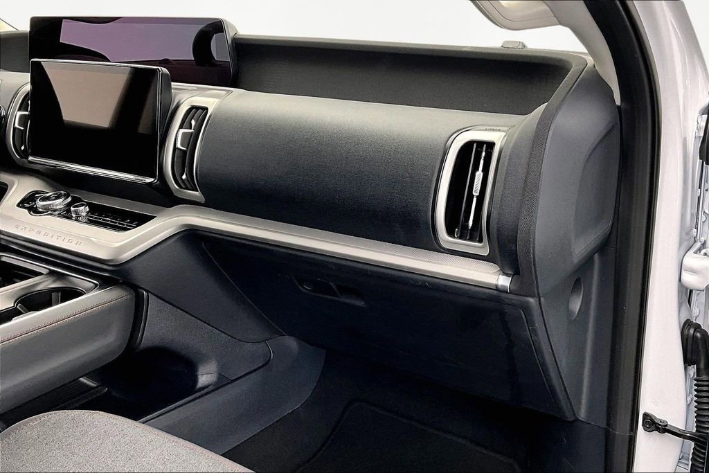 Certified 2025 Ford Expedition Max Active image 17