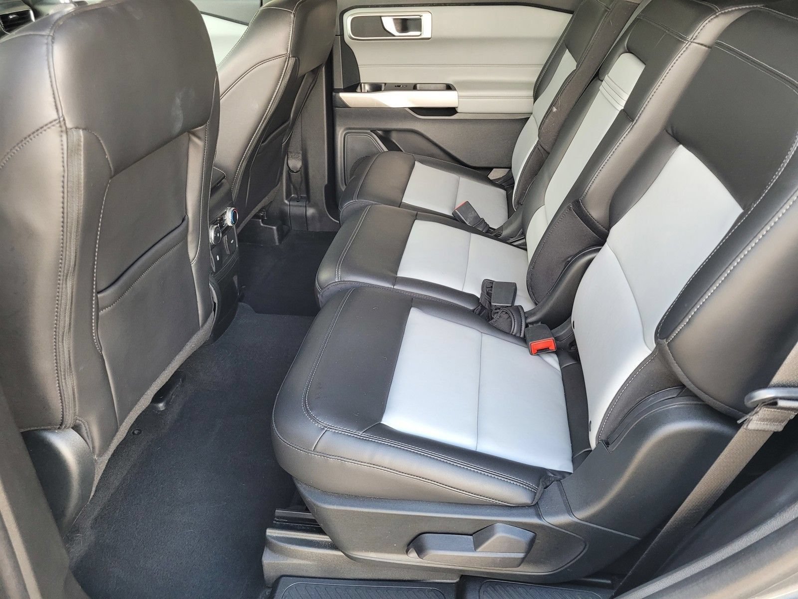 Certified 2023 Ford Explorer XLT w/ Equipment Group 202A RWD image 10