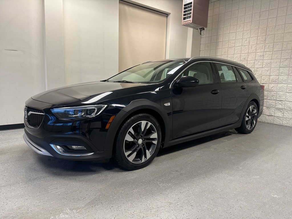Used 2018 Buick Regal Essence w/ Driver Confidence Package #1 image 2