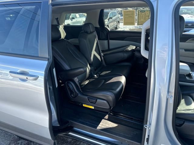 Used 2022 Kia Carnival LX image 18