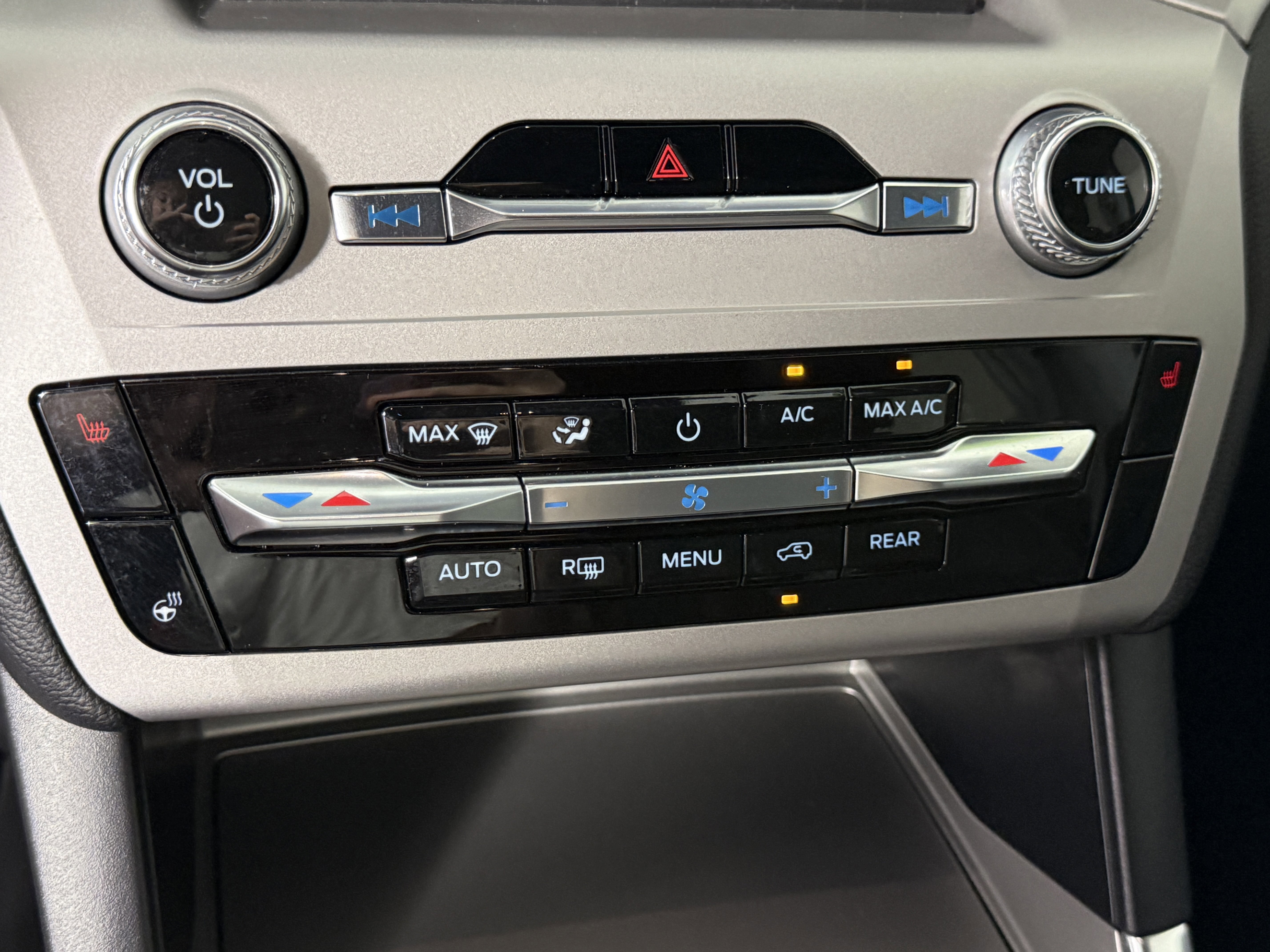 Certified 2023 Ford Explorer XLT w/ Equipment Group 202A image 22