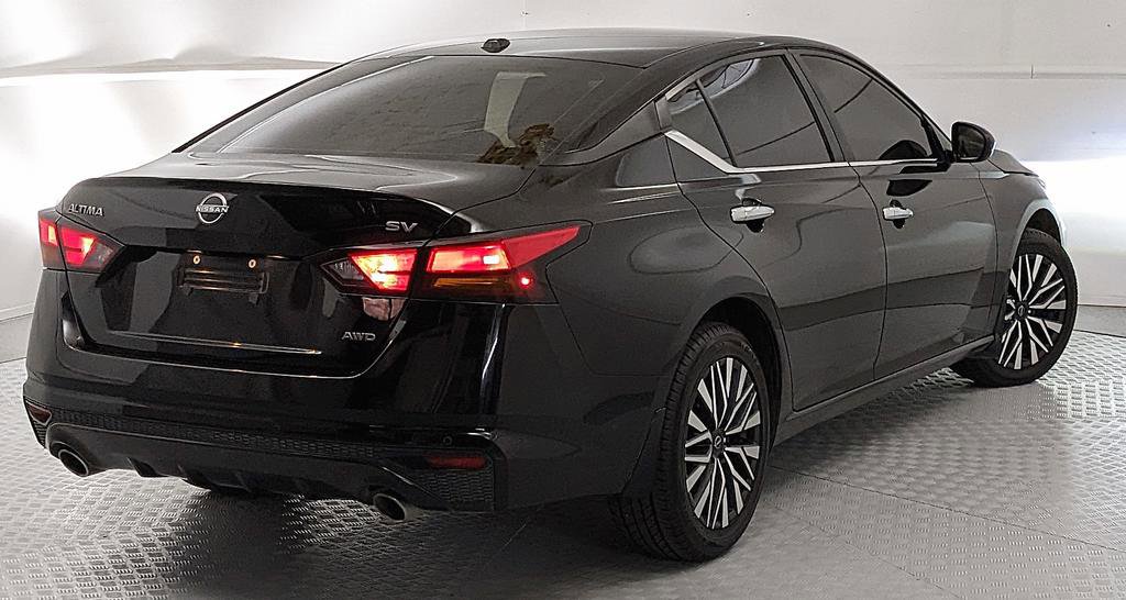 Used 2024 Nissan Altima 2.5 SV w/ SV Premium Package AWD/4WD image 3