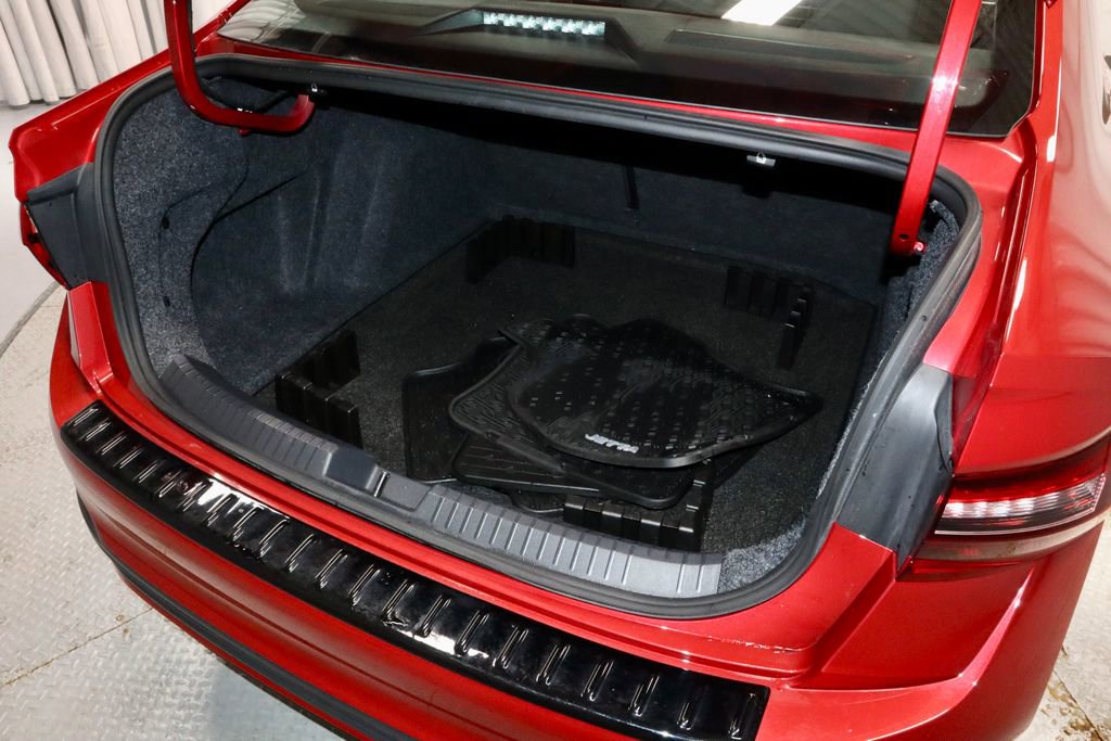 Used 2023 Volkswagen Jetta SE w/ Panoramic Sunroof Package FWD image 15