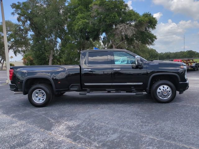 Used 2025 Chevrolet Silverado 3500 High Country w/ High Country Premium Package AWD/4WD image 4