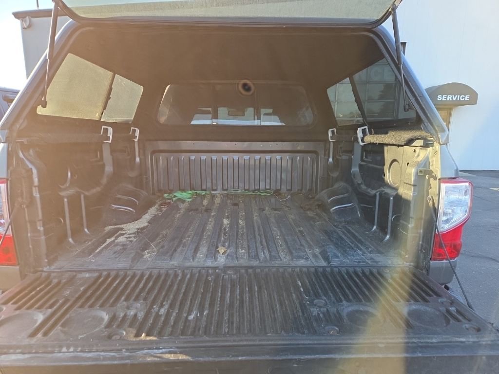 Used 2019 Nissan Titan SV w/ SV Convenience Package image 4