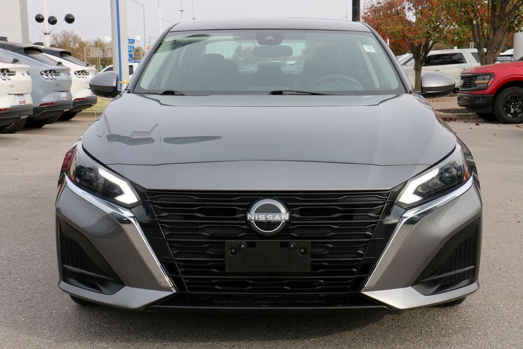 Used 2023 Nissan Altima 2.5 SV image 3
