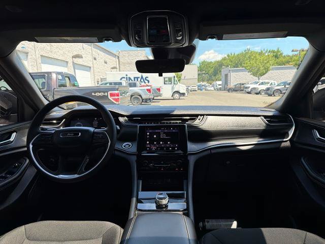 Used 2025 Jeep Grand Cherokee L Laredo AWD/4WD image 18