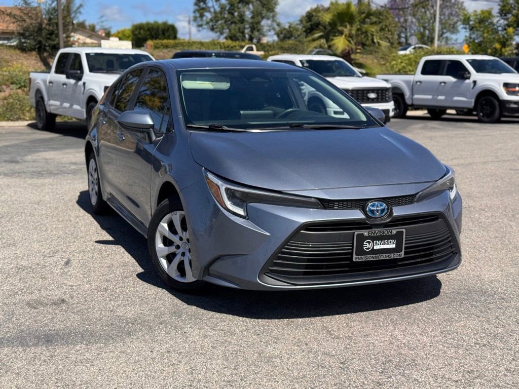Used 2024 Toyota Corolla LE FWD image 2