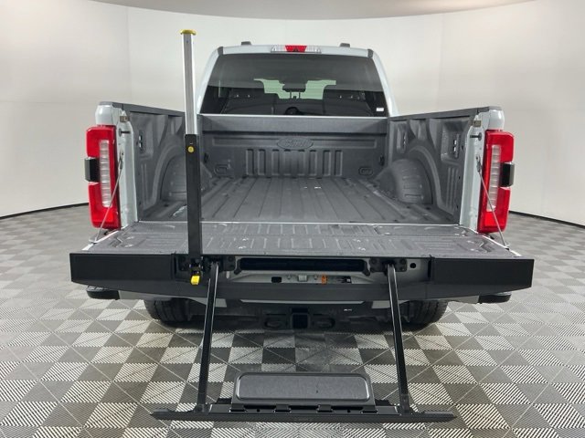 Certified 2025 Ford F350 Lariat w/ Black Appearance Package image 9