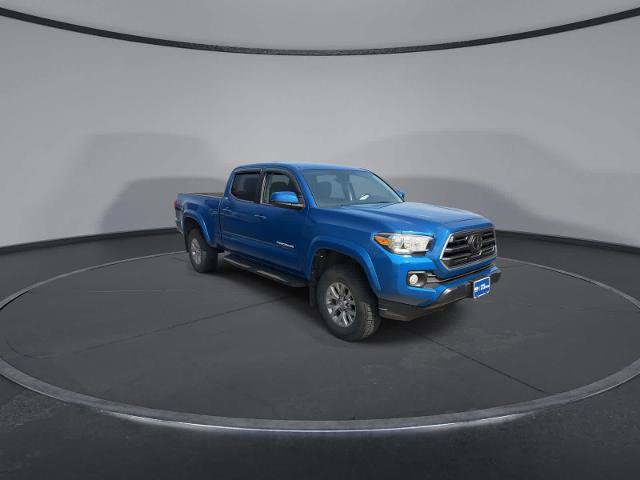 Used 2018 Toyota Tacoma SR5 AWD/4WD image 2